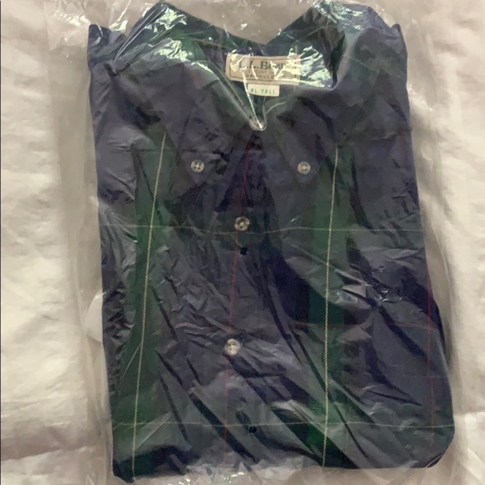 *NEW* in packaging! Green/blue button down flannel